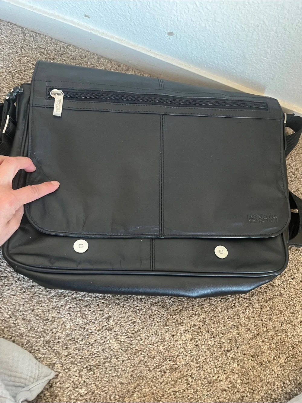 Kenneth Cole Reaction Black Leather Messenger/Laptop bag with Front Zip Pocket